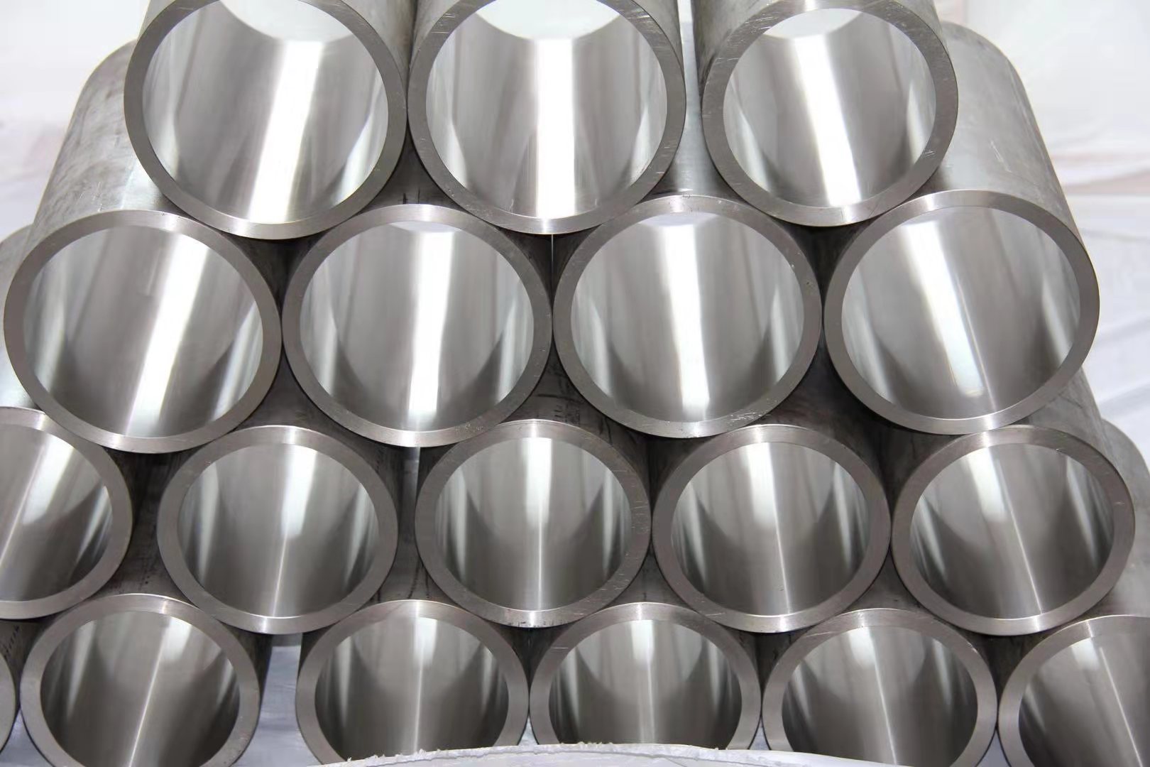 Fabricante de tubos afiados na China | Tubos de cilindro hidr&aacute;ulico ST52 e E355